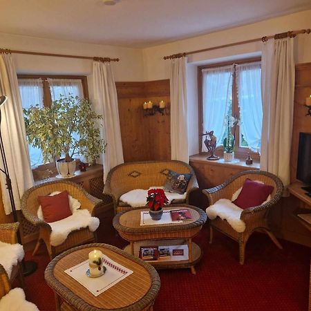 Pension Alpenrose Kitzbuhel Bagian luar foto