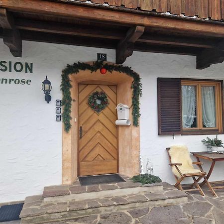 Pension Alpenrose Kitzbuhel Bagian luar foto
