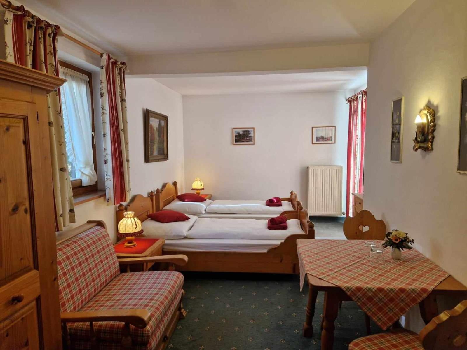 Pension Alpenrose Kitzbuhel Bagian luar foto