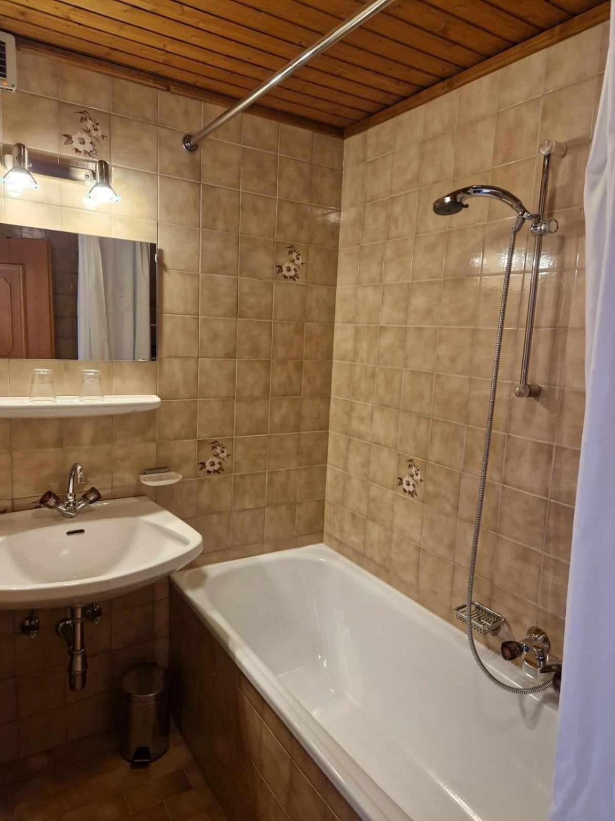 Pension Alpenrose Kitzbuhel Bagian luar foto