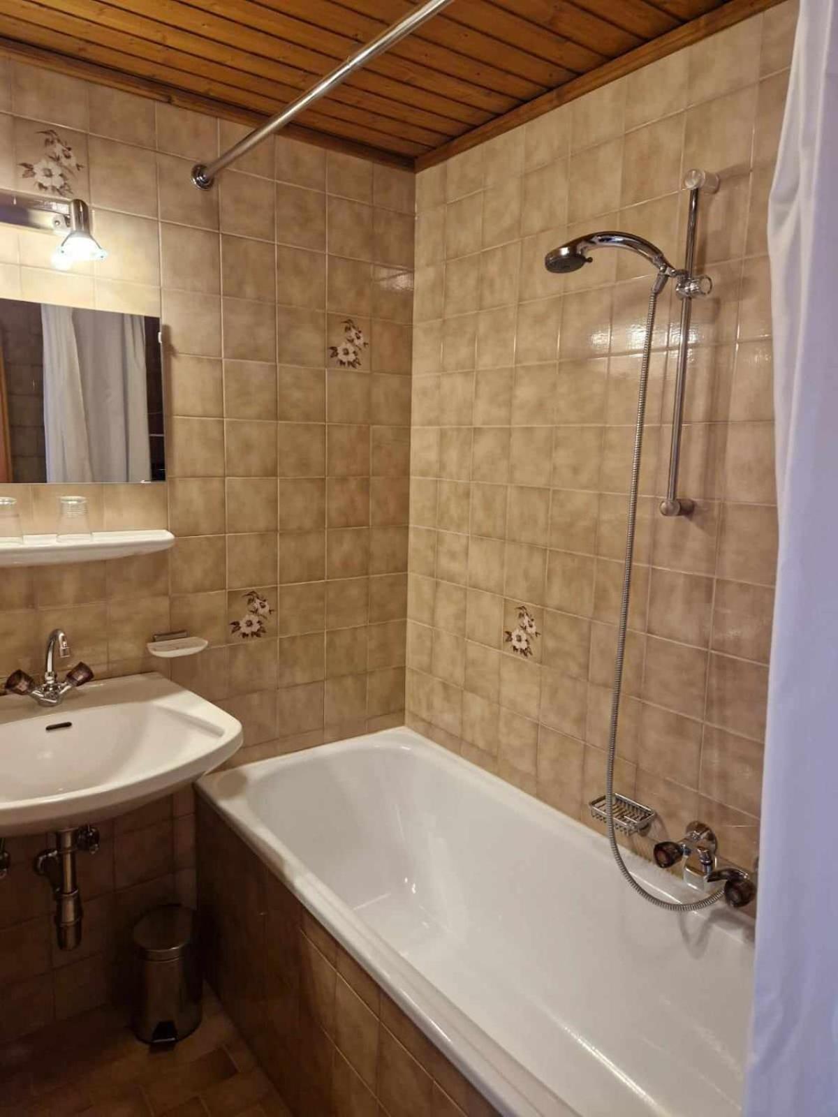 Pension Alpenrose Kitzbuhel Bagian luar foto